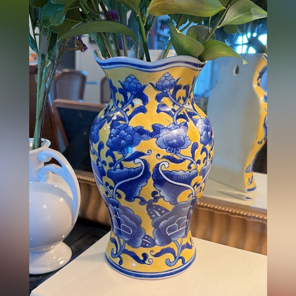 Vintage Chinoiserie Chinese Asian Wall Vase Porcelain Ginger Jar